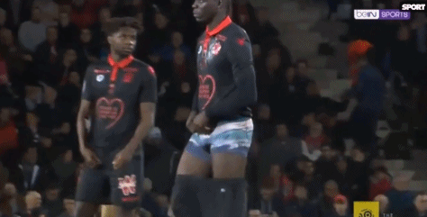 利物浦内讧曝光！斯洛特不愿卖迪亚斯，总监休斯却执意推动转会