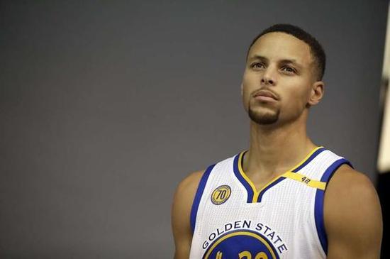 贝林厄姆：球员们100%支持阿隆索；没人放弃、抱怨或发牢骚（贝林厄姆：全队100%力挺阿隆索，无人放弃也无人抱怨）