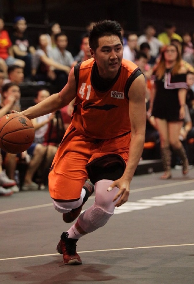 开小会？巴媒：安帅今日训练开始前和维尼修斯交谈了3分钟（巴媒：安切洛蒂训练前与维尼修斯单聊3分钟）