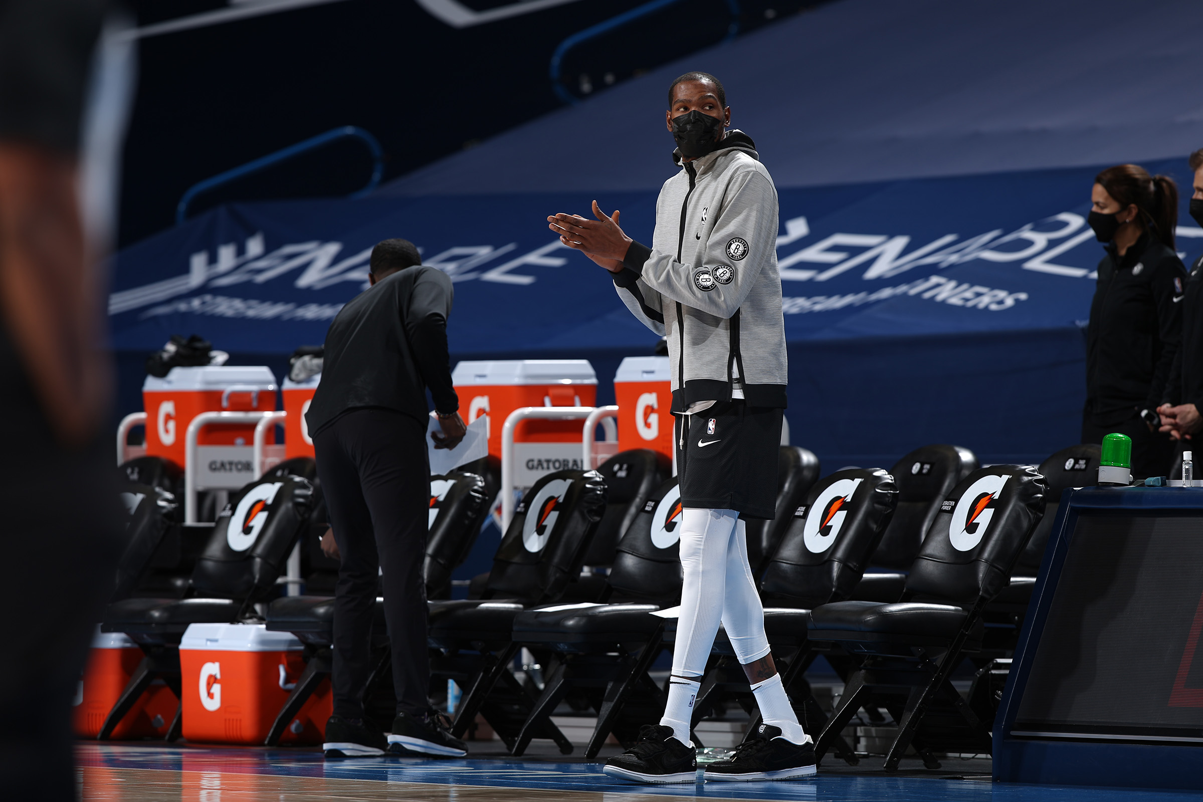 巴蒂：劳塔罗和小蜘蛛可以一起上，但其中一人必须做出牺牲（巴蒂：劳塔罗与小蜘蛛能同场，但需有一人作出牺牲）