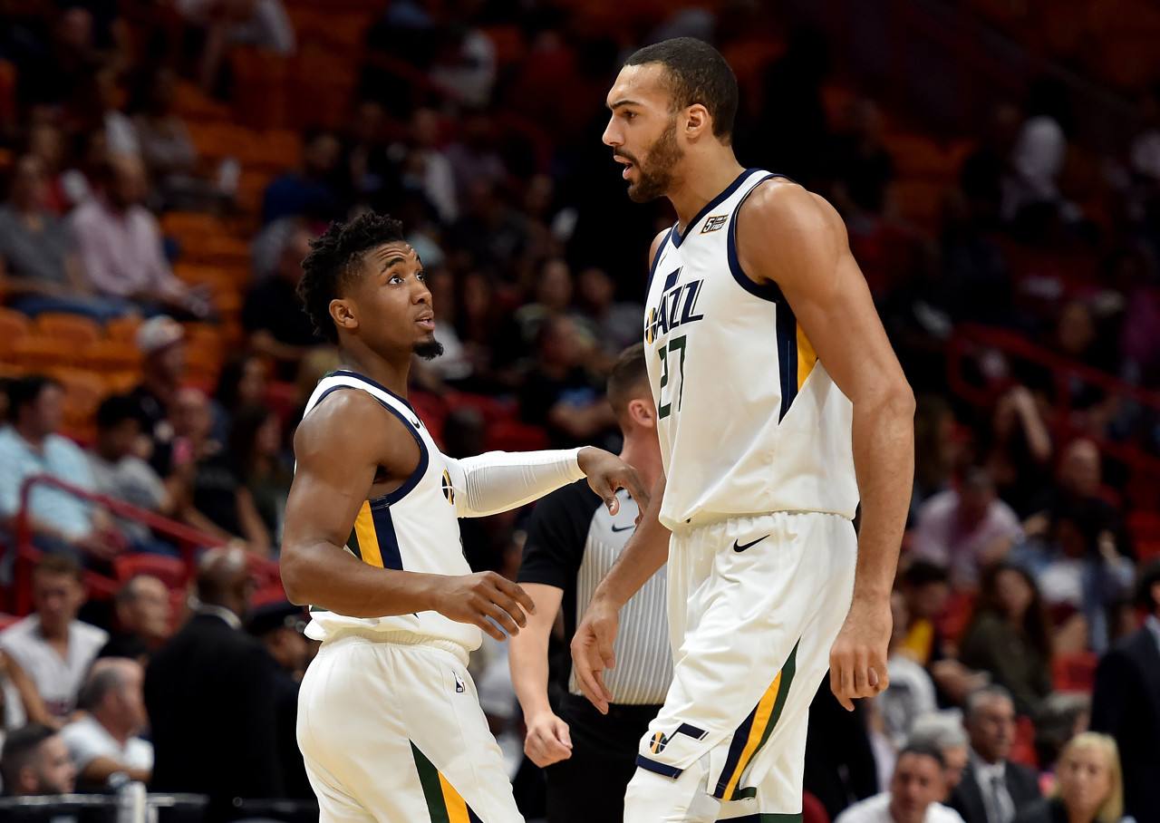 深入一线学习，英超与中国足协启动第三期青训教练培训（英超携手中国足协开启第三期青训教练培训，深入一线实战学习）